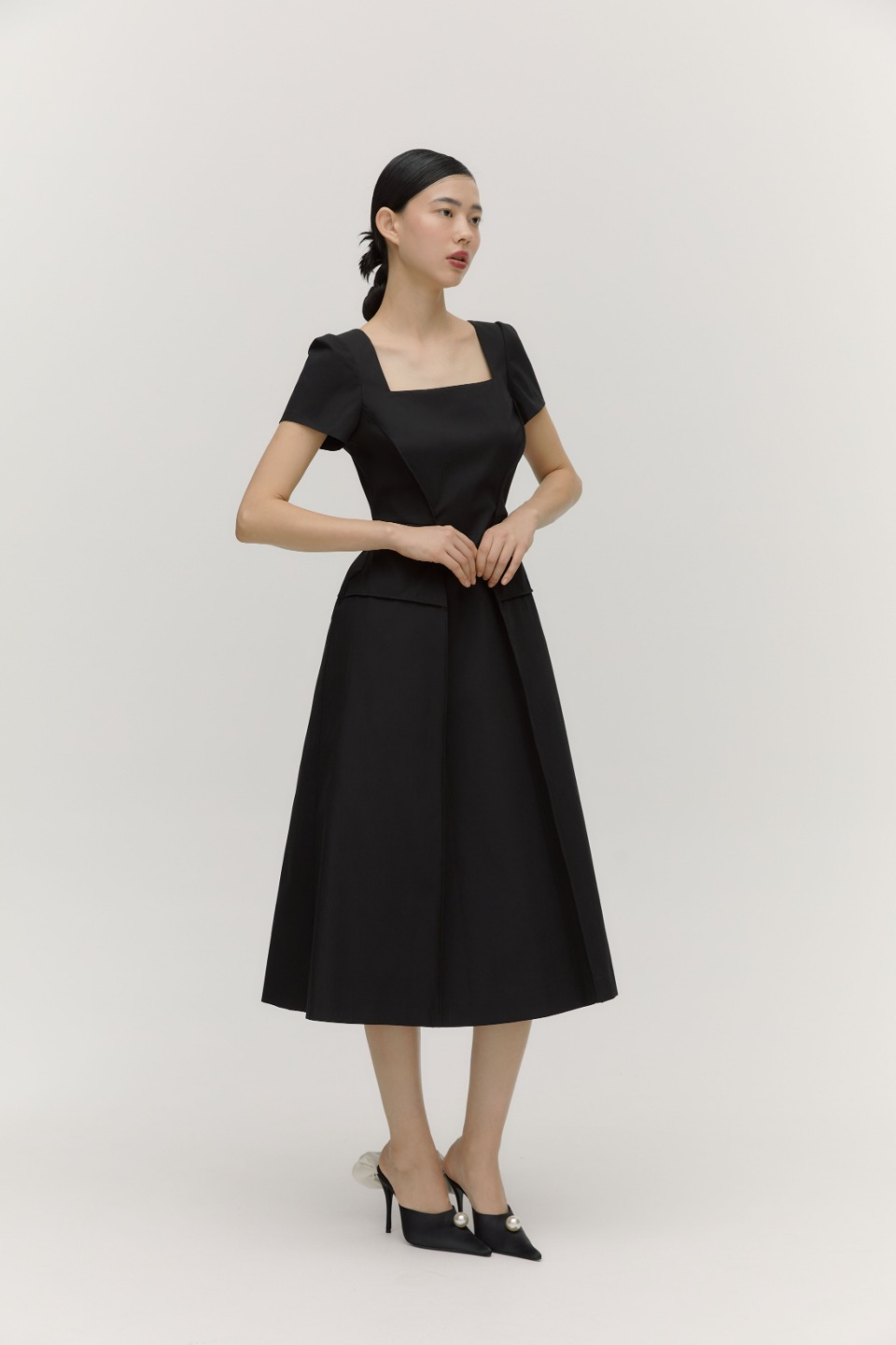Out lined Cotton Blend Dress [Black]